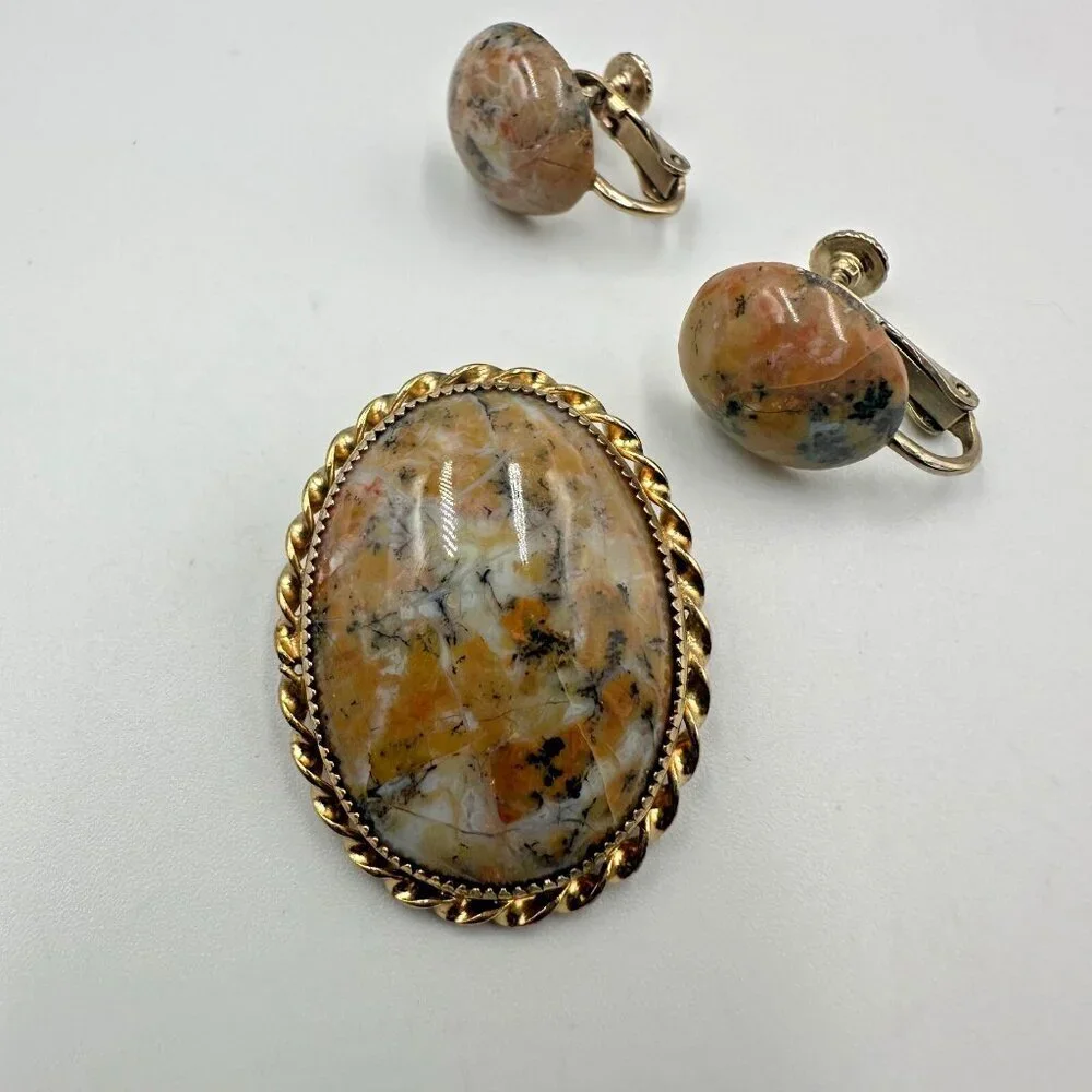 Vintage Brooch Earring Set Gold Tone Brown Marbled Stone Screw Back 1.5